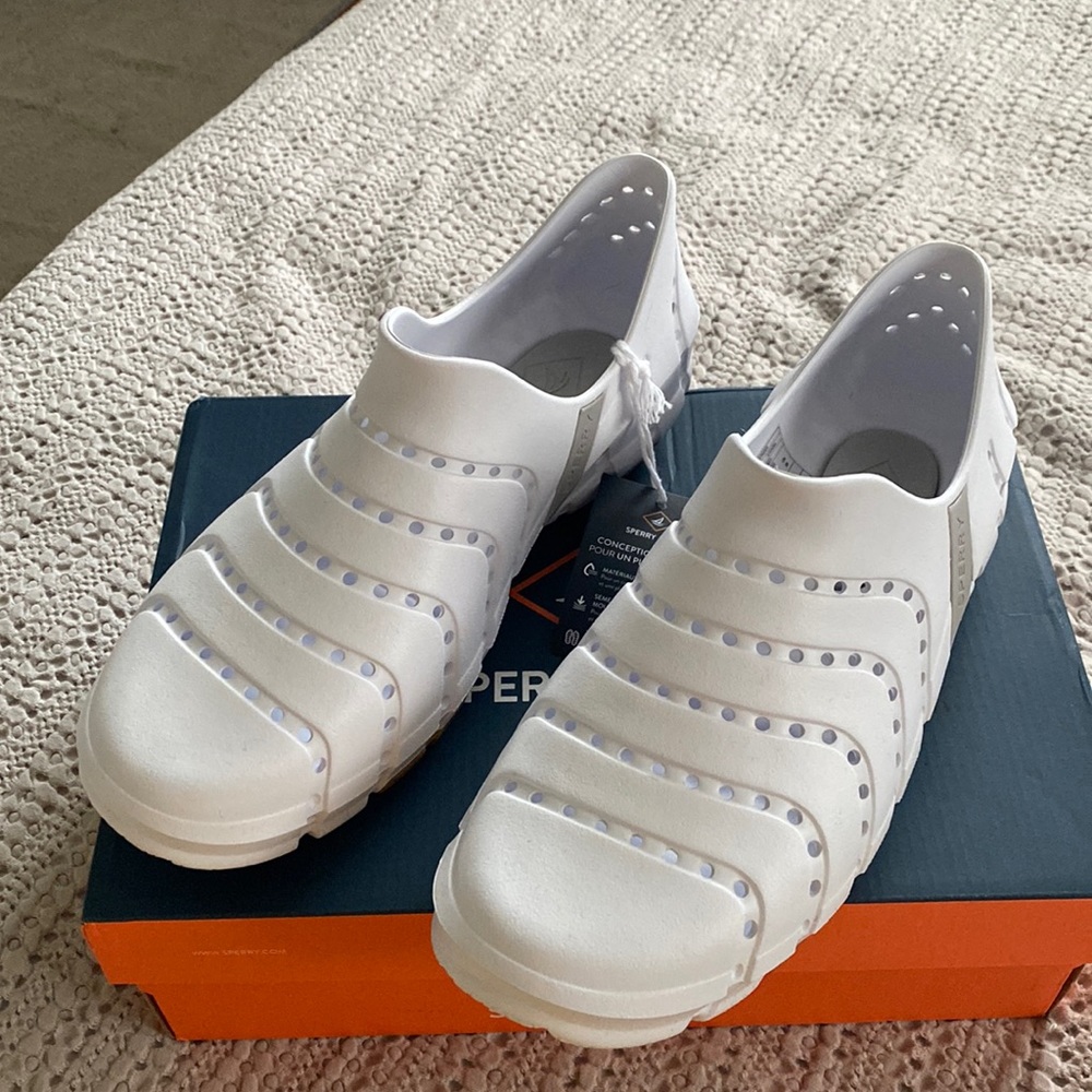 Sperry Water Strider Size 10 - White - Never Worn - New With Tags and Box
